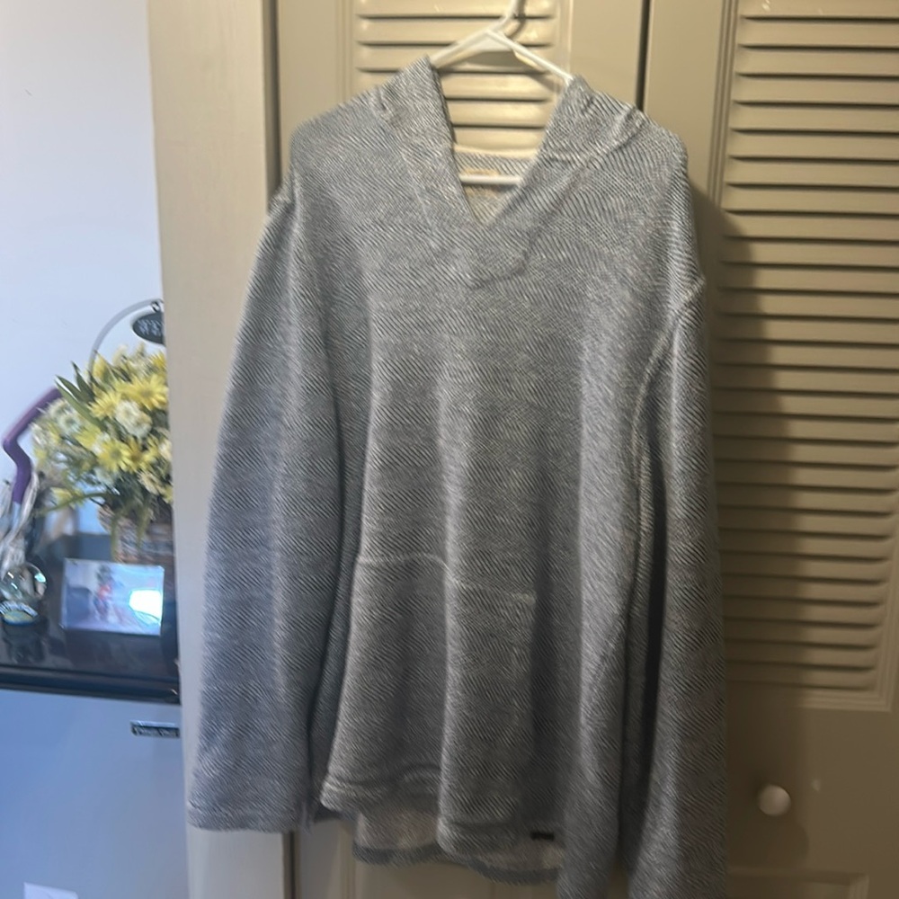 Faherty Men’s Blue and White knit Hoodie!